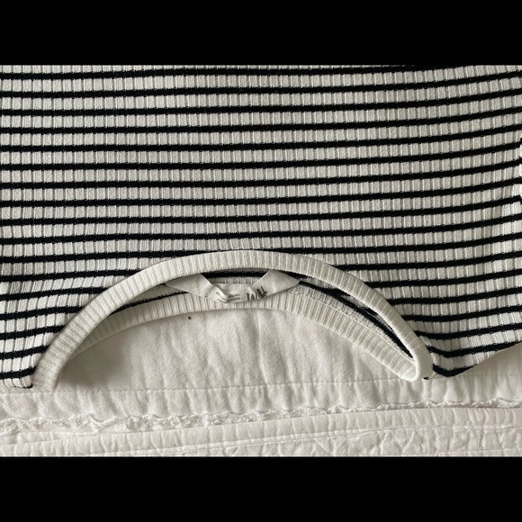 Black/white stripped top with ruffle detailing - Picture 4 of 6